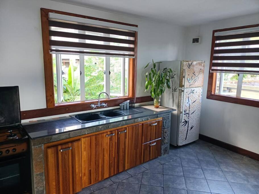 Surf House Holidays Ruisseau Creole Exterior foto